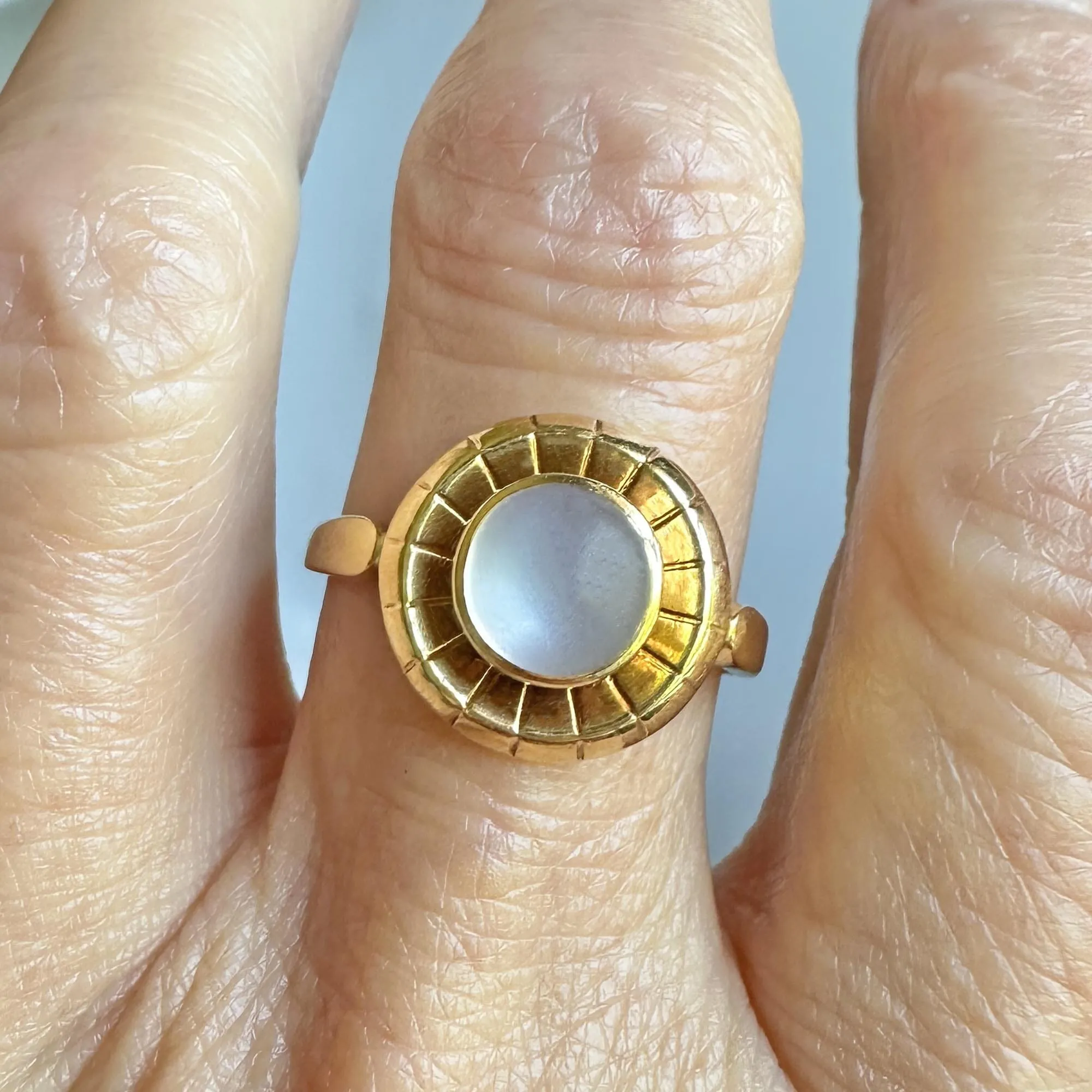 Vintage 18K Gold Target Moonstone Cabochon Ring