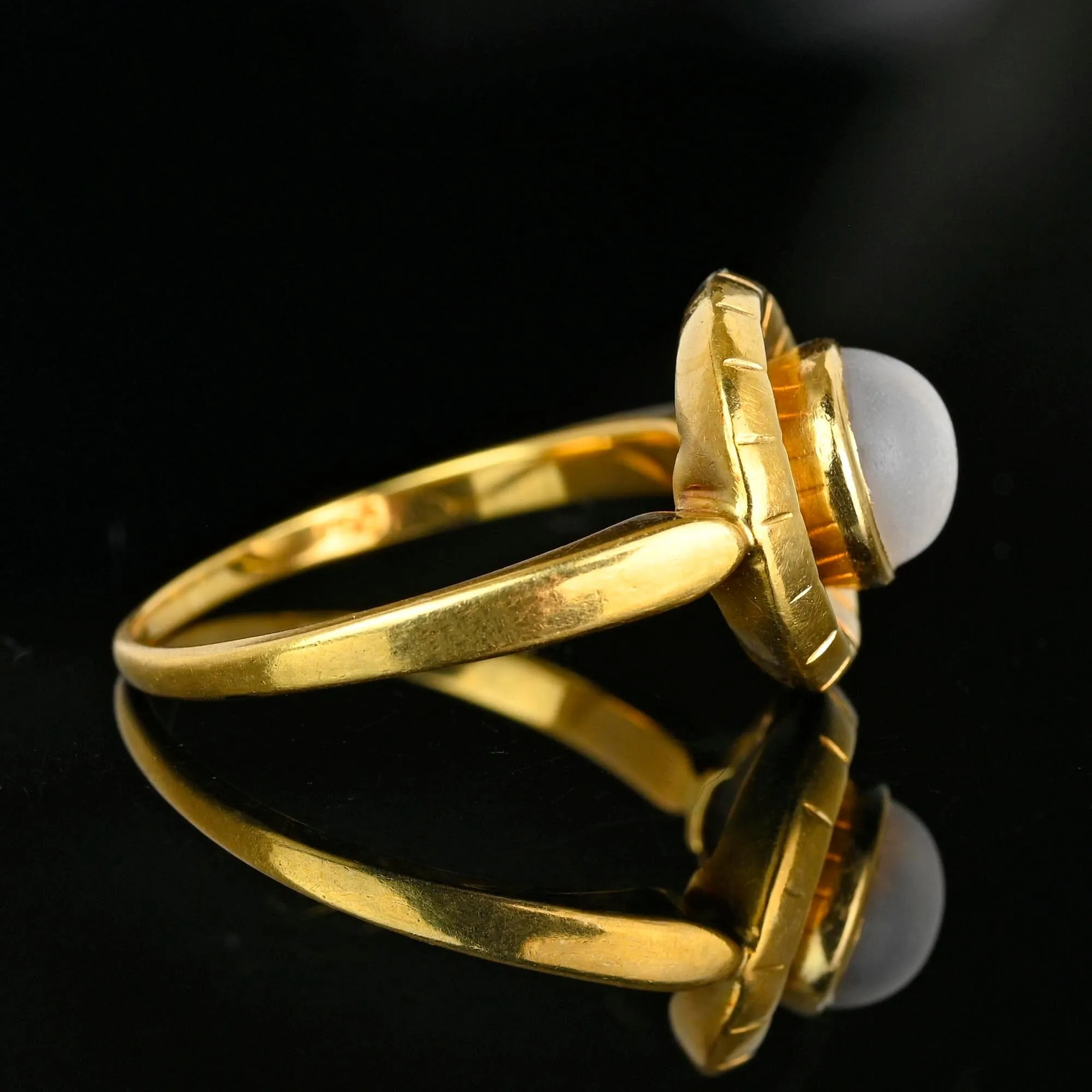 Vintage 18K Gold Target Moonstone Cabochon Ring