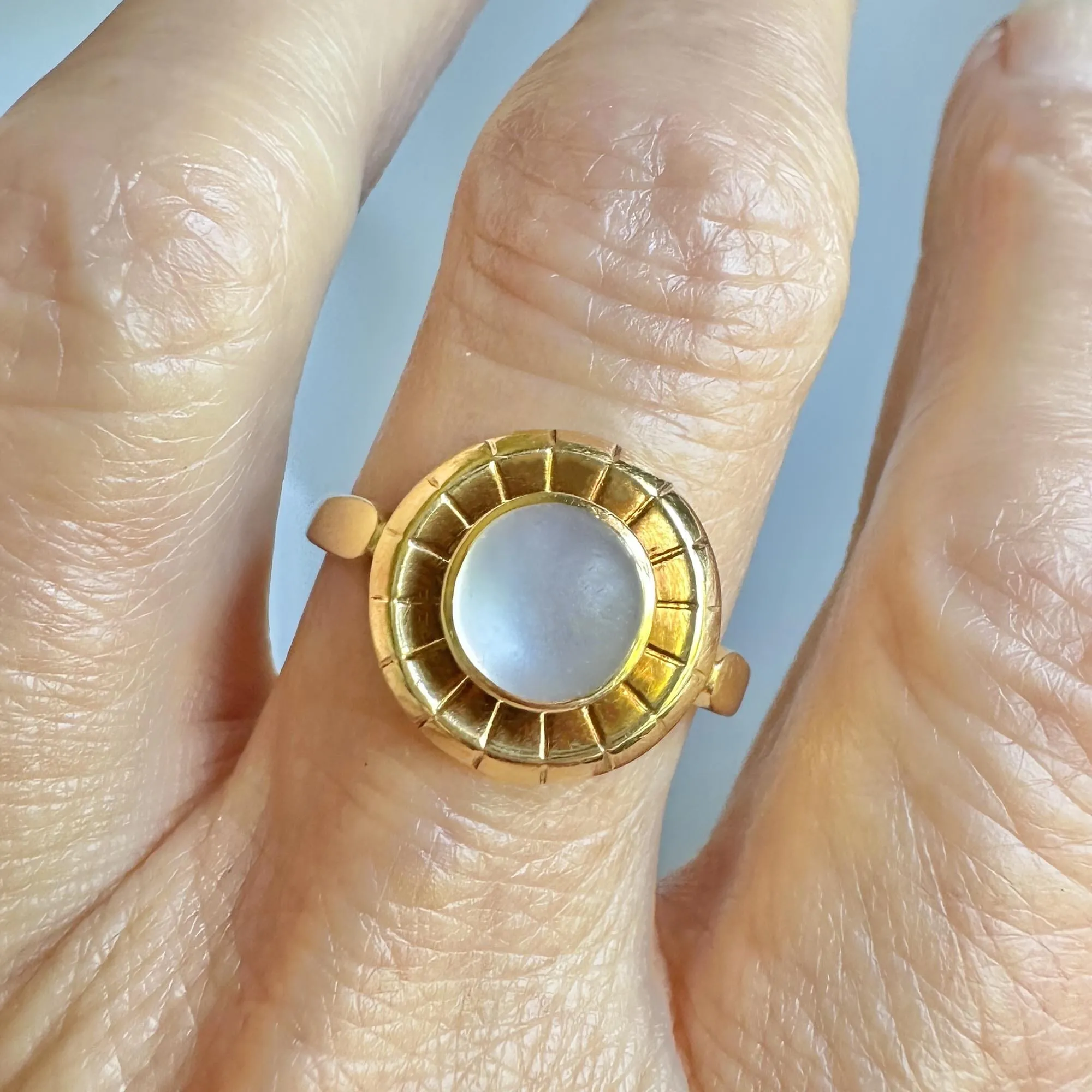 Vintage 18K Gold Target Moonstone Cabochon Ring