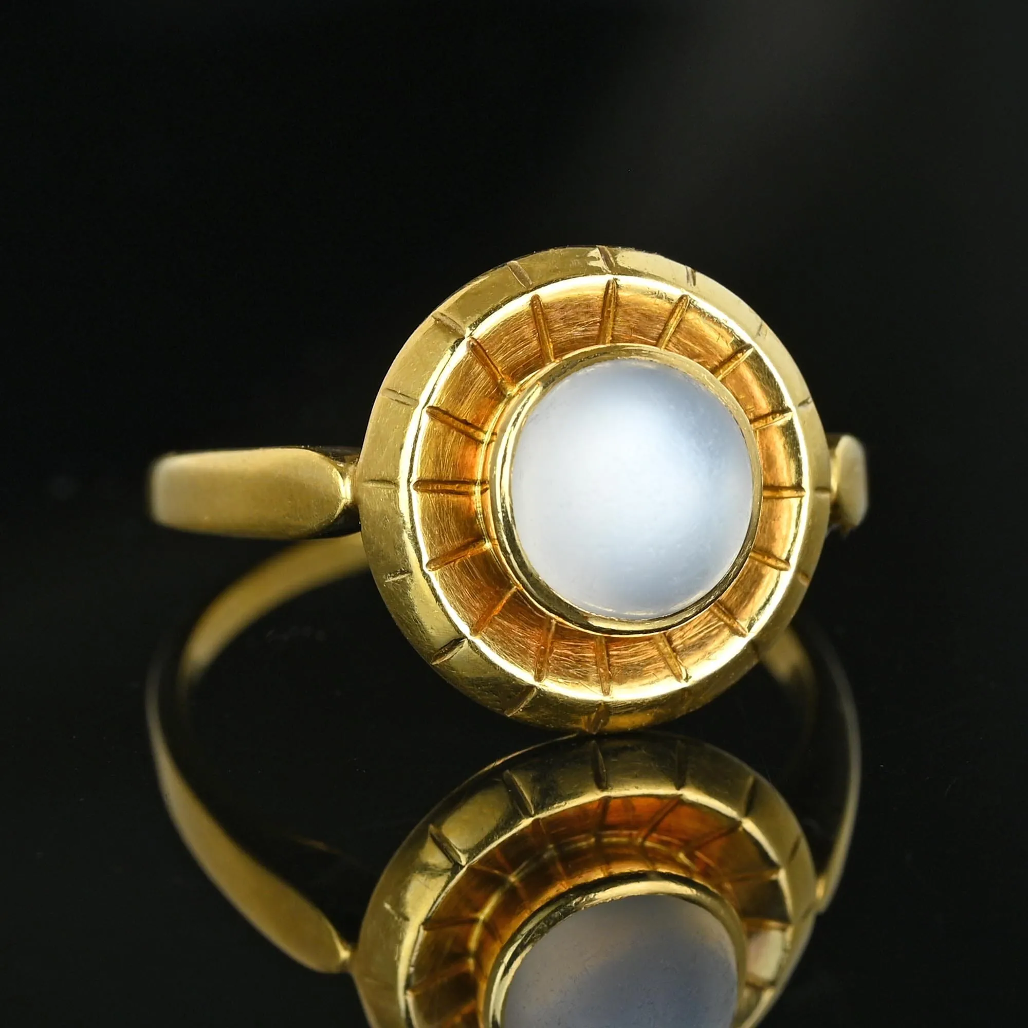 Vintage 18K Gold Target Moonstone Cabochon Ring